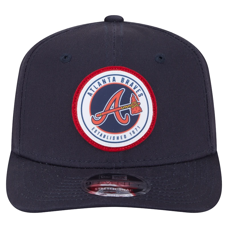 Casquette extensible à bouton-pression New Era bleu marine pour homme avec écusson circulaire 9SEVENTY des Braves d'Atlanta