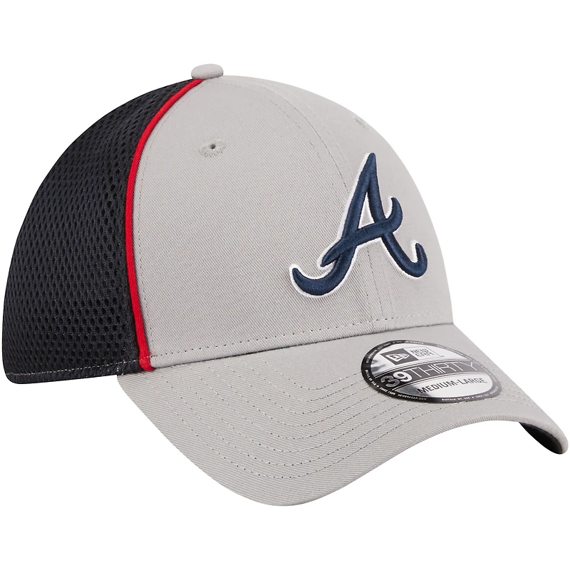 Casquette flexible 39THIRTY Pipe des Atlanta Braves New Era pour hommes, bleu marine
