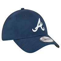 Casquette New Era 39THIRTY Flex bleu marine pour homme, motif camouflage ton sur des Braves d'Atlanta