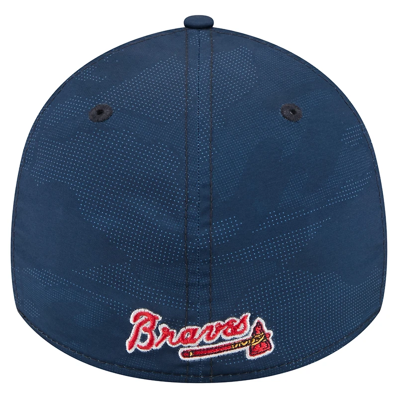 Casquette New Era 39THIRTY Flex bleu marine pour homme, motif camouflage ton sur des Braves d'Atlanta