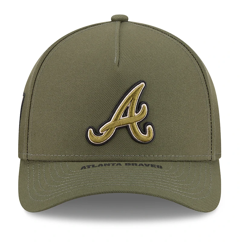 Casquette ajustable New Era Olive Atlanta Braves 2026 Journée des forces armées 9FORTY pour homme