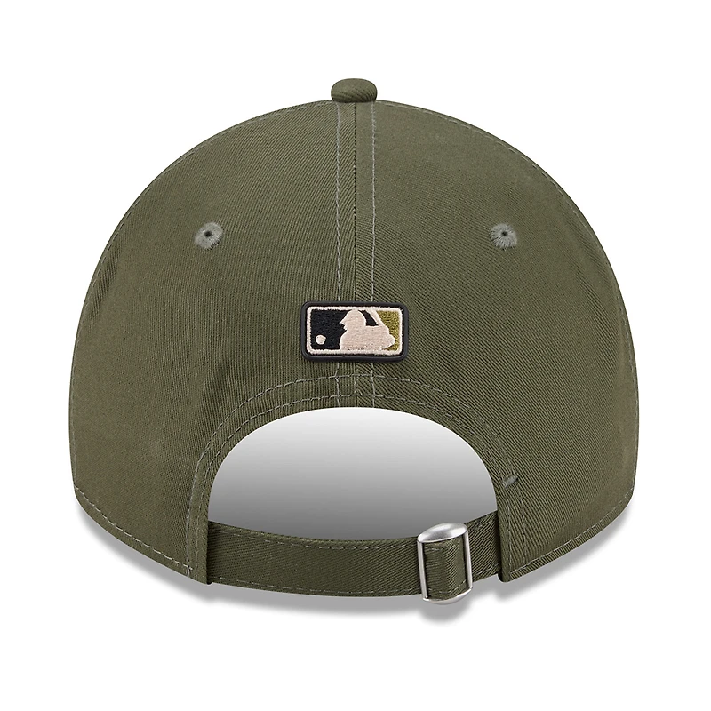 Casquette ajustable New Era Olive Atlanta Braves 2026 Journée des forces armées 9TWENTY pour homme