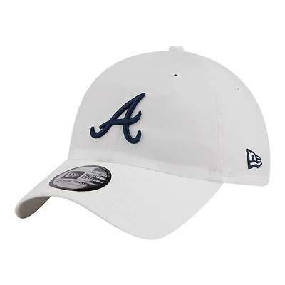 Casquette New Era blanche Atlanta Braves pour homme, style classique décontracté et ajustable en tissu ripstop.