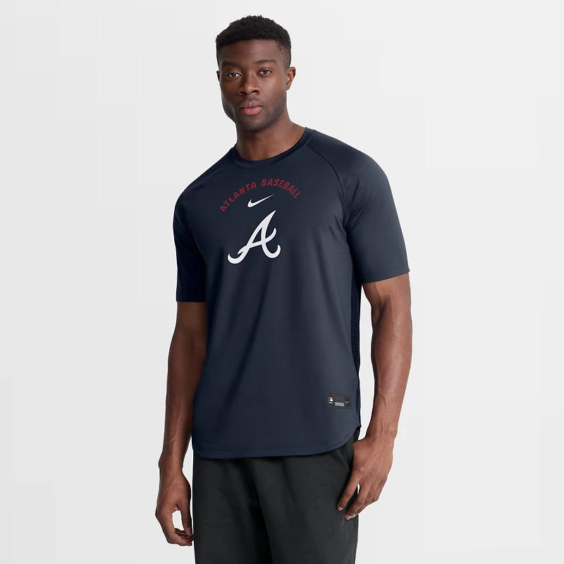 Haut raglan d'entraînement d'avant-match Nike Authentic Collection bleu Atlanta Braves pour homme