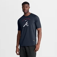 Haut raglan d'entraînement d'avant-match Nike Authentic Collection bleu Atlanta Braves pour homme
