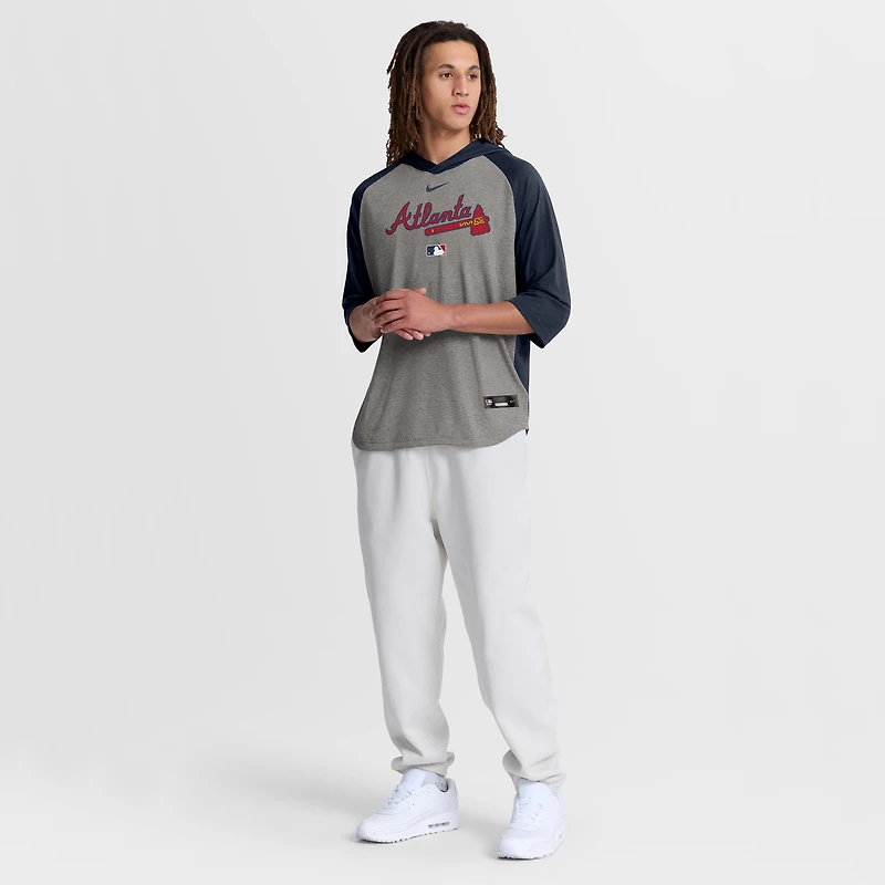 T-shirt à capuche Nike gris Atlanta Braves Authentic Collection Flux Dri-FIT manches raglan 3/4 pour homme