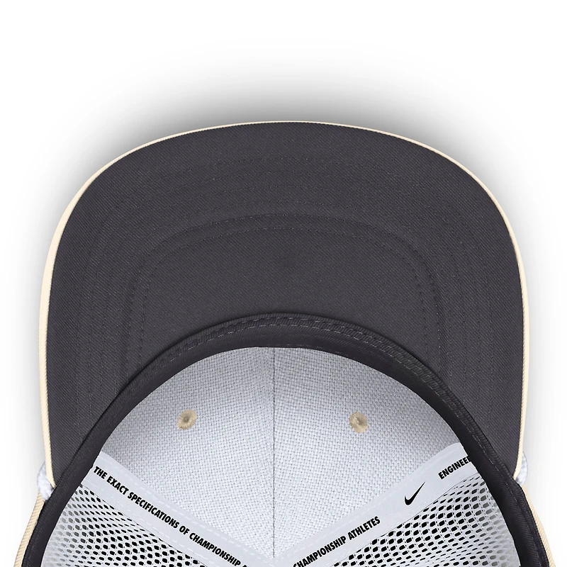 Casquette trucker ajustable Nike Atlanta Braves Rise Dri-FIT pour homme, coloris naturel/blanc.