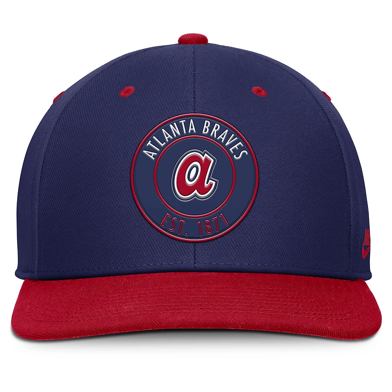 Casquette Nike bleu marine/rouge Atlanta Braves Cooperstown Collection Pro Dri-FIT Snapback pour homme