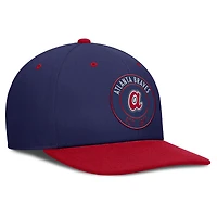 Casquette Nike bleu marine/rouge Atlanta Braves Cooperstown Collection Pro Dri-FIT Snapback pour homme
