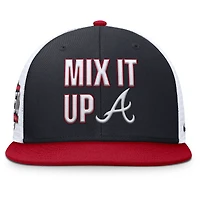 Casquette Snapback Nike Pro Performance Trucker bleue/rouge pour homme des Atlanta Braves