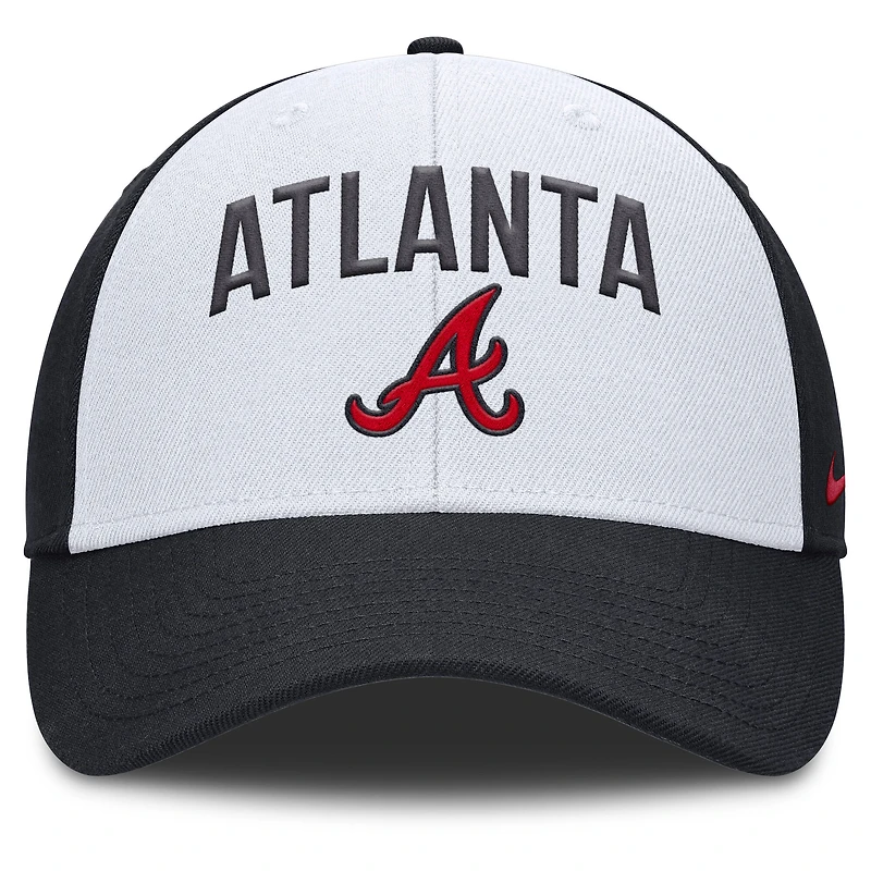 Casquette ajustable Nike Atlanta Braves Club Performance pour homme, blanche/bleu marine