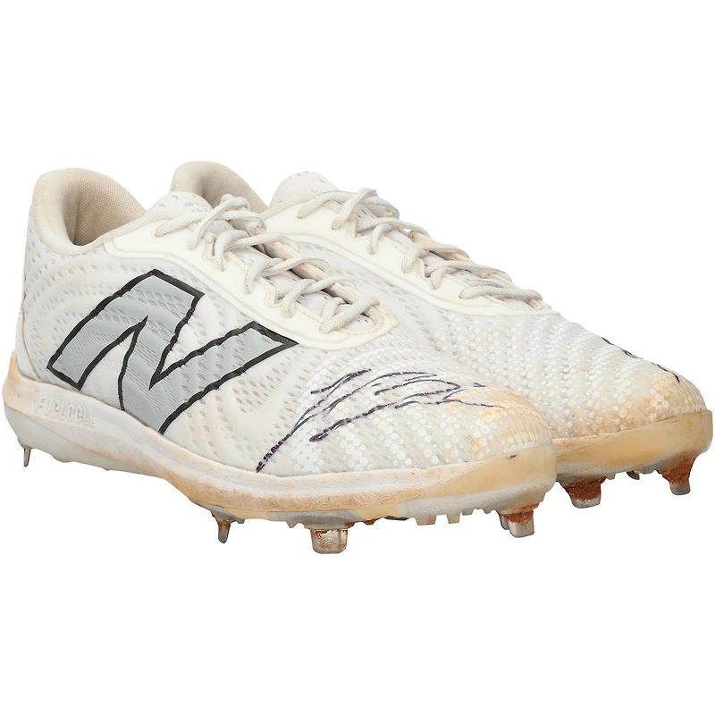 Crampons blancs New Balance autographiés et portés en match par Michael Harris II des Braves d'Atlanta lors de la saison 2024 de la MLB