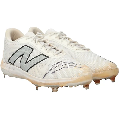 Crampons blancs New Balance autographiés et portés en match par Michael Harris II des Braves d'Atlanta lors de la saison 2024 de la MLB