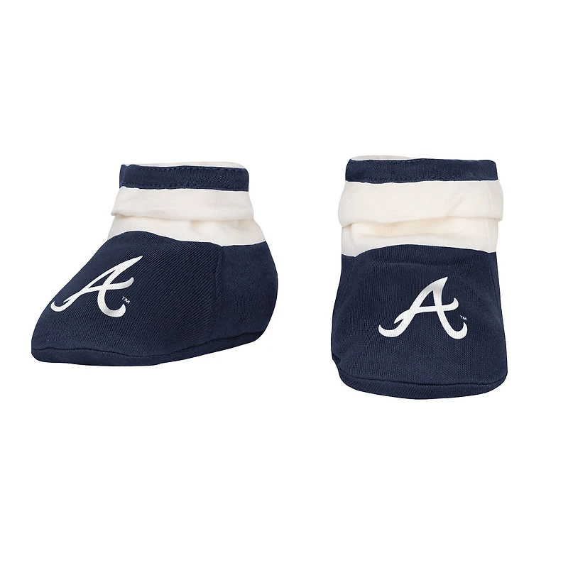 Ensemble trois pièces pour nouveau-né Outerstuff Navy Atlanta Braves Up One : body, bavoir et chaussons