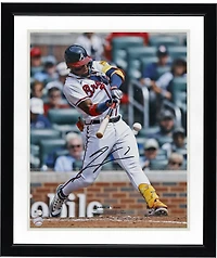 Photo de Ronald Acuña Jr. (Atlanta Braves) autographiée, format 40,6 x 50,8 cm (16 x 20 pouces), en pleine action.