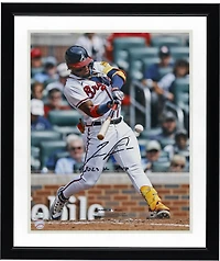 Photo blanche autographiée de Ronald Acuña Jr. (Atlanta Braves) au bâton, 40,6 x 50,8 cm, avec inscription « MVP de la Ligue nationale 2023 ».