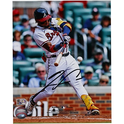 Photographie autographiée de Ronald Acuña Jr. des Braves d'Atlanta en train de frapper en blanc, 8" x 10"