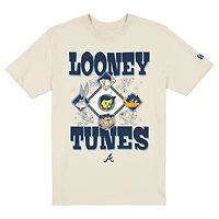 T-shirt unisexe New Era crème Atlanta Braves Looney Tunes