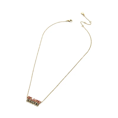Collier en émail délicat WEAR by Erin Andrews des Braves d'Atlanta