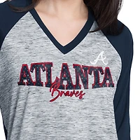 T-shirt d'entraînement de vitesse à manches 3/4 et col en V orné strass G-III 4Her par Carl Banks pour femmes, bleu marine/gris chiné, Atlanta Braves