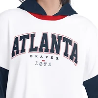 T-shirt à manches longues et capuche oversize G-III 4Her pour femmes, par Carl Banks, blanc/marine, Atlanta Braves Key Player