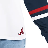 T-shirt à manches longues et capuche oversize G-III 4Her pour femmes, par Carl Banks, blanc/marine, Atlanta Braves Key Player