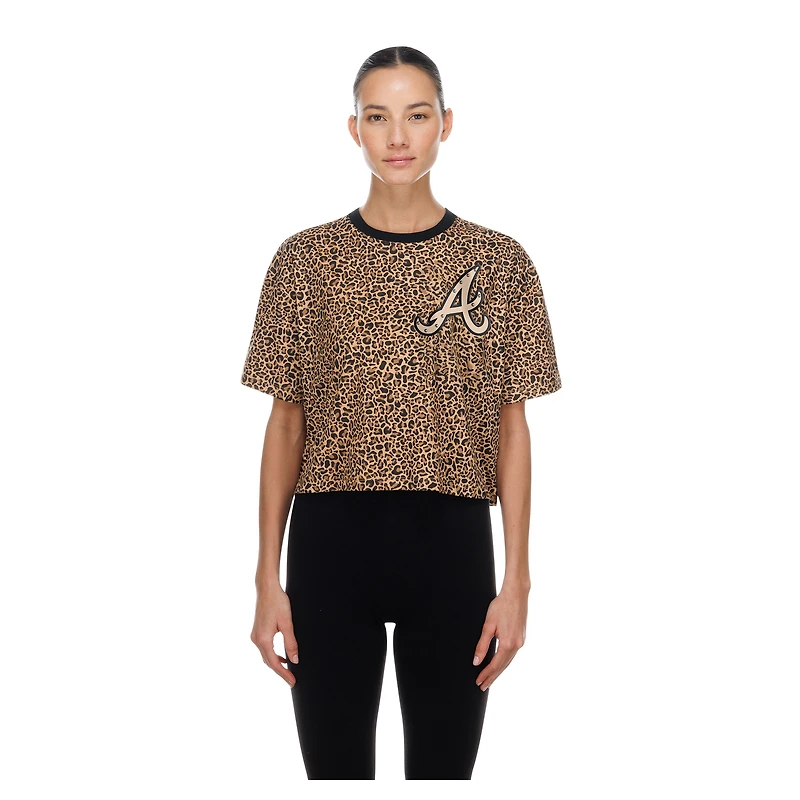 T-shirt court marron à imprimé léopard des Atlanta Braves de New Era pour femme