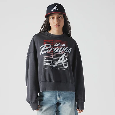 Sweat-shirt court à manches dolmen bleu marine Atlanta Braves pour femme New Era Boxy Mineral Wash