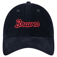 Casquette ajustable en velours côtelé 9TWENTY bleu marine des Atlanta Braves de New Era pour femme