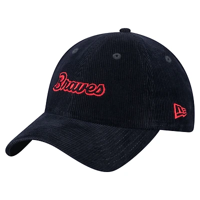 Casquette ajustable en velours côtelé 9TWENTY bleu marine des Atlanta Braves de New Era pour femme
