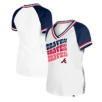 T-shirt blanc à col en V raglan double reliure jersey New Era des Braves d'Atlanta pour femme