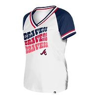 T-shirt blanc à col en V raglan double reliure jersey New Era des Braves d'Atlanta pour femme