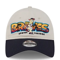 Casquette ajustable New Era Stone/Navy Atlanta Braves 2026 Spring Training Fan Pack Batter 9TWENTY pour jeunes