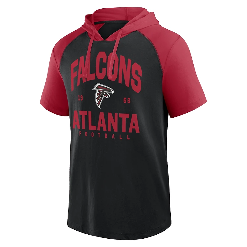 T-shirt à capuche noir avec logo Atlanta Falcons Prime pour homme
