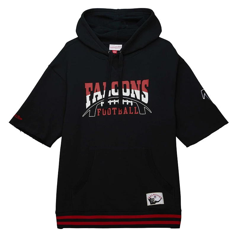 Sweat à capuche noir manches courtes d'avant-match des Falcons d'Atlanta Mitchell & Ness pour hommes
