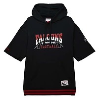 Sweat à capuche noir manches courtes d'avant-match des Falcons d'Atlanta Mitchell & Ness pour hommes