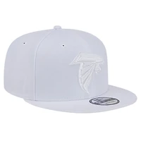 Casquette Snapback 9FIFTY Main Blanc sur Blanc des Atlanta Falcons New Era pour hommes