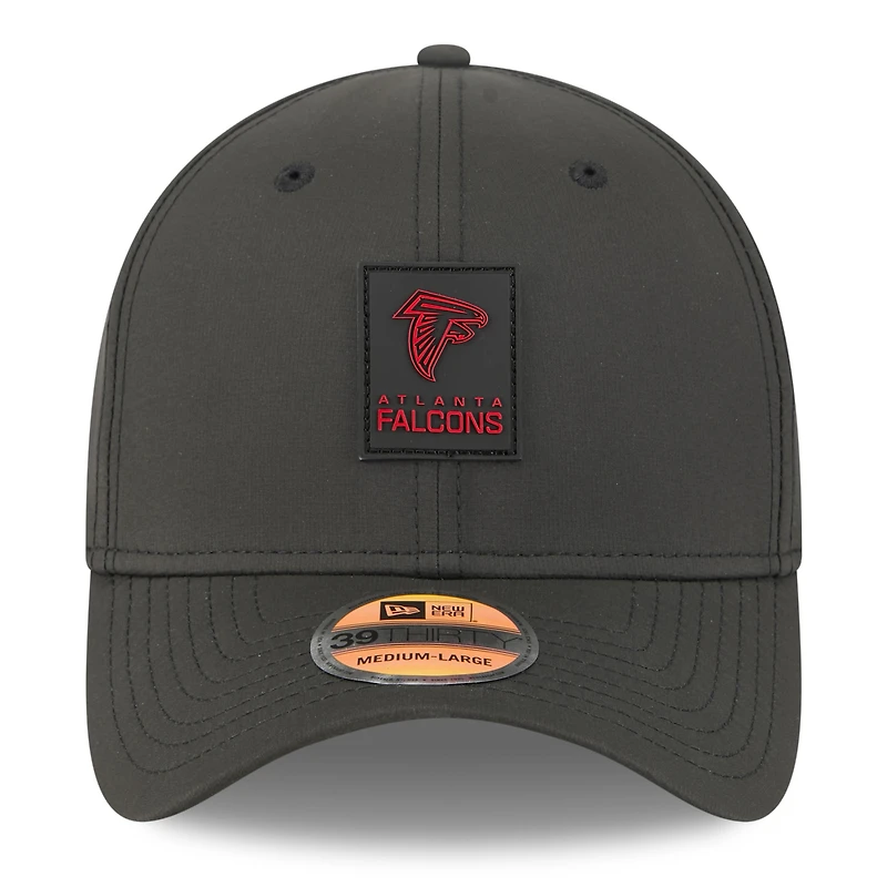 Casquette New Era noire Atlanta Falcons 2025 Sideline 39THIRTY Flex pour homme