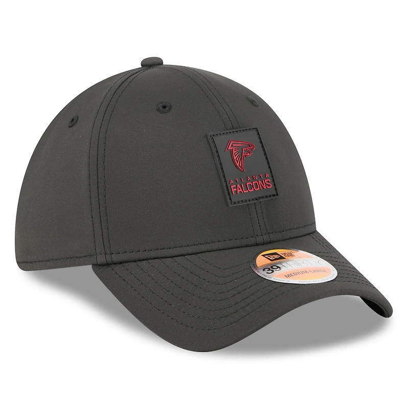 Casquette New Era noire Atlanta Falcons 2025 Sideline 39THIRTY Flex pour homme