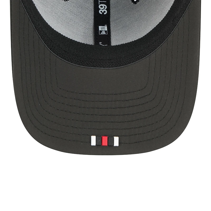 Casquette New Era noire Atlanta Falcons 2025 Sideline 39THIRTY Flex pour homme