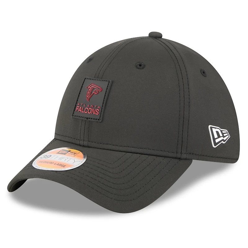 Casquette New Era noire Atlanta Falcons 2025 Sideline 39THIRTY Flex pour homme