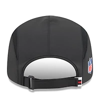 Casquette ajustable noire Atlanta Falcons 2025 Sideline Runner pour homme New Era
