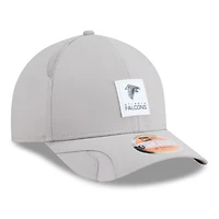 Casquette ajustable New Era grise Atlanta Falcons 2025 Sideline M-Crown 9FORTY pour homme