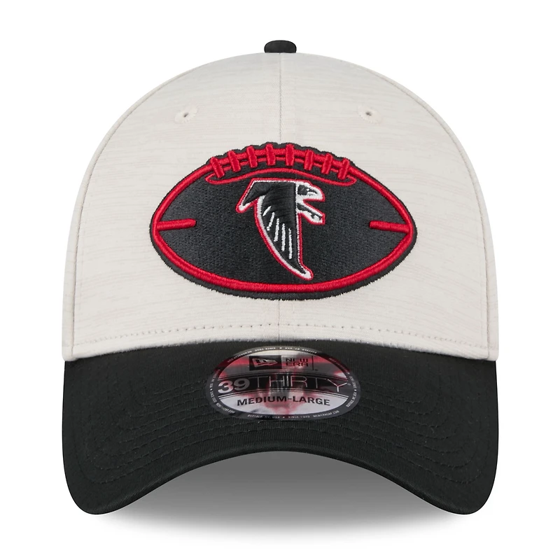 Casquette flexible 39THIRTY historique Atlanta Falcons 2024 Sideline Historic New Era pour hommes, pierre/noir