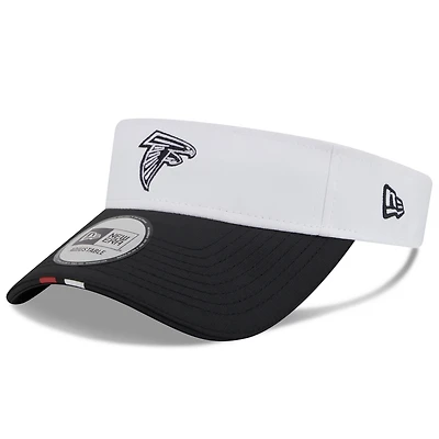 Visière ajustable New Era blanche/noire pour homme, camp d'entraînement NFL 2025 des Falcons d'Atlanta