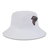 Chapeau bob extensible New Era pour hommes des Atlanta Falcons 2024 NFL Training Camp blanc