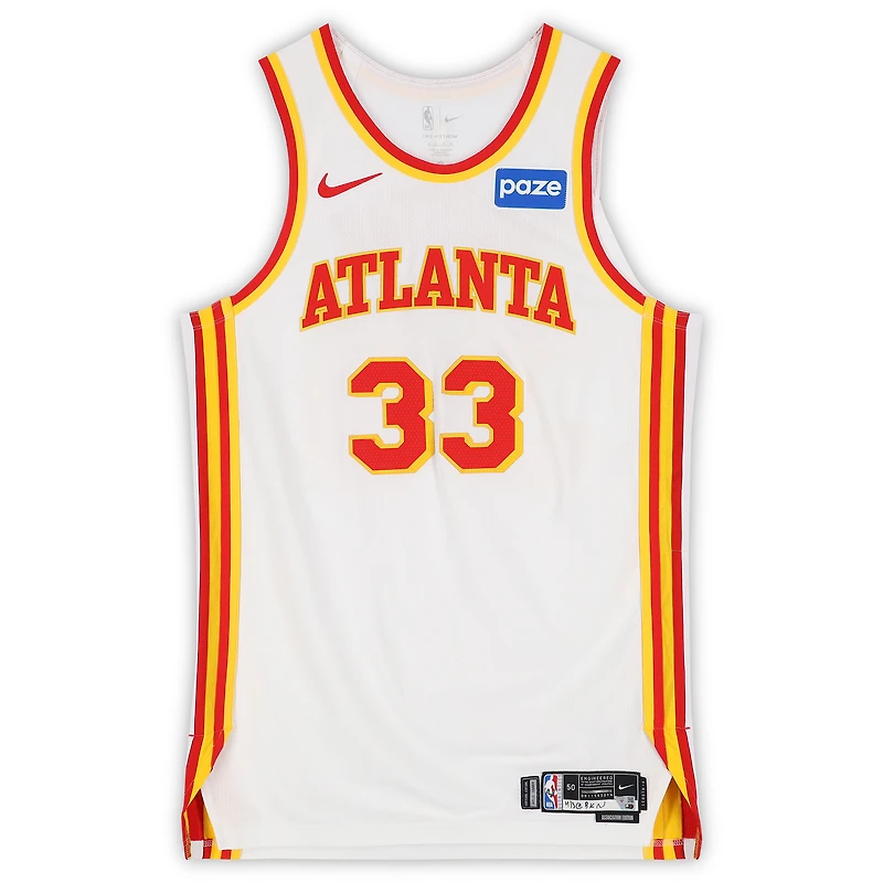 Maillot blanc Nike porté par Caleb Houston (Atlanta Hawks) n° 33 lors du match contre les Brooklyn Nets le 3 avril 2026 - Taille 50+4