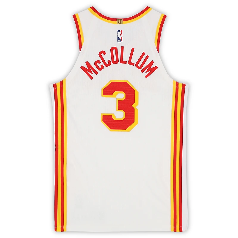 Maillot blanc Nike porté par CJ McCollum (Atlanta Hawks) lors du match n° 3 contre les Los Angeles Lakers le 13 janvier 2026 - Taille 48+4