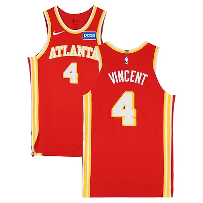 Maillot rouge Nike n° 4 porté par Gabe Vincent (Atlanta Hawks) lors du match contre les Detroit Pistons le 25 mars 2026 - Taille 48+4