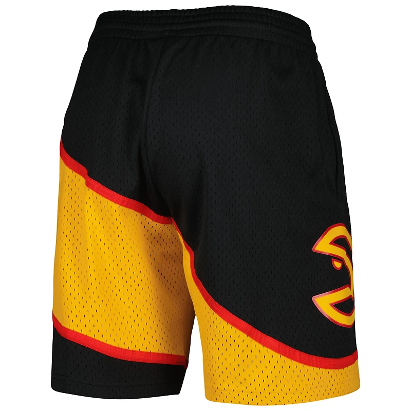 Short Swingman Mitchell & Ness noir pour homme des Atlanta Hawks Hardwood Classics Reload 2.0